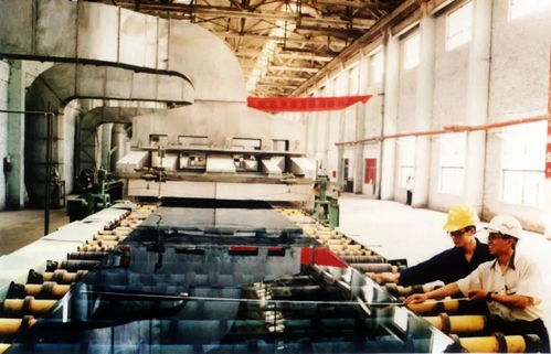 紀(jì)念洛陽浮法玻璃工藝誕生50周年 中國(guó)建材集團(tuán)引領(lǐng)建筑材料創(chuàng)新輝煌